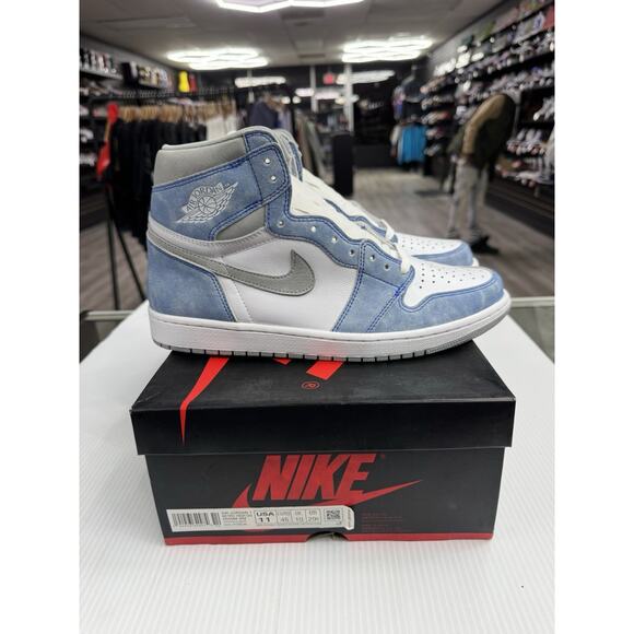 Air Jordan 1 Retro High OG Hyper Royal Size 11 555088-402